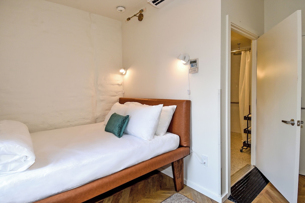 DELUXE, QUEEN BED, ACCESSIBLE