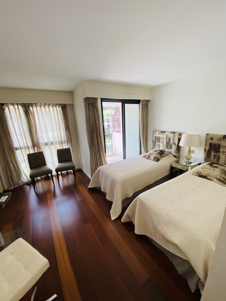 Carlton Riviera 8/50