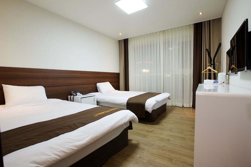 Ewha Hotel 15/30
