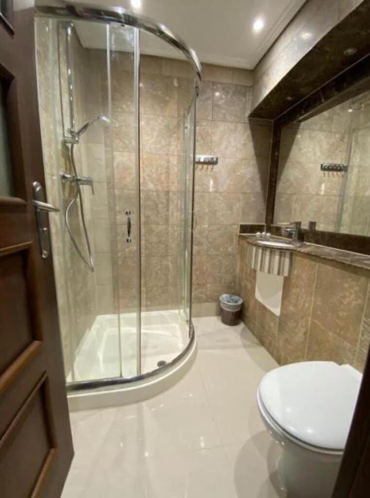 LONDON PLAZA SERVICED APARTMENTS 49/52