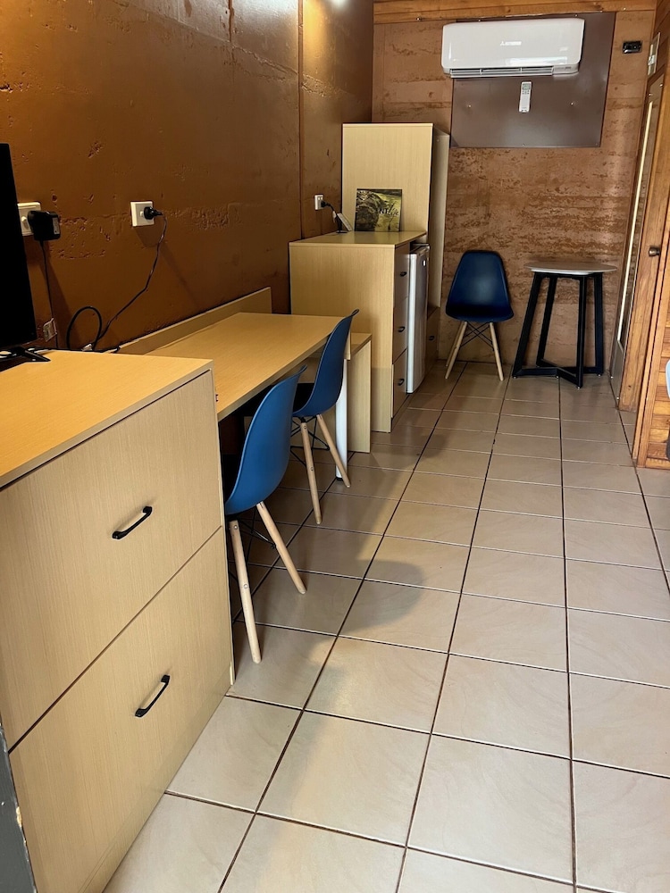 TERRITORY MANOR MOTEL AND CARAVAN PARK 25/26