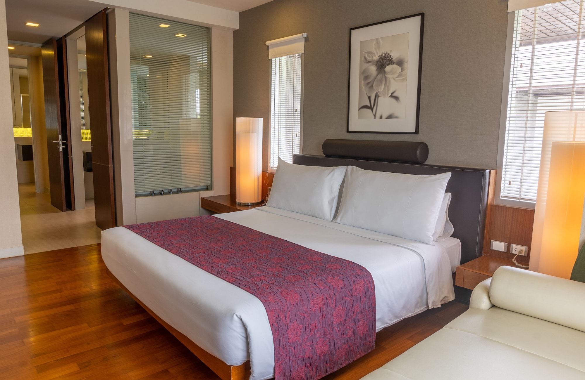 2 BEDROOMS, FAMILY SUITE, SUPERIOR, KING BED