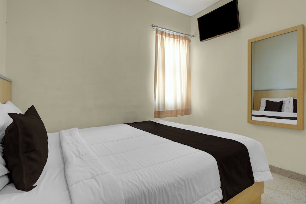 Hotel O near Taman Sriwedari formerly Indria Inn 12/42