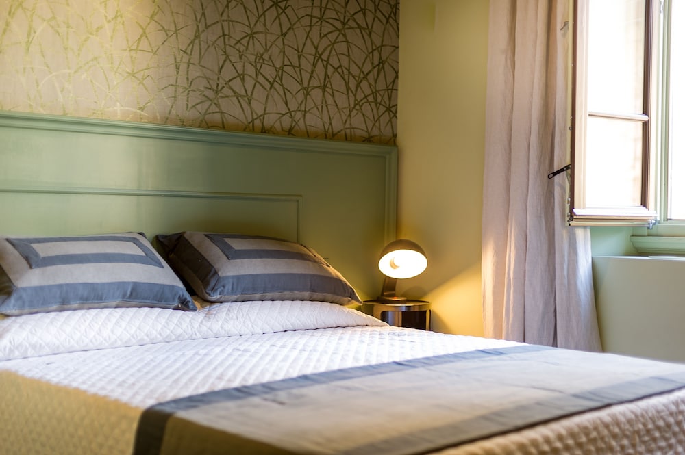 Arnobio Florence Suites 8/34