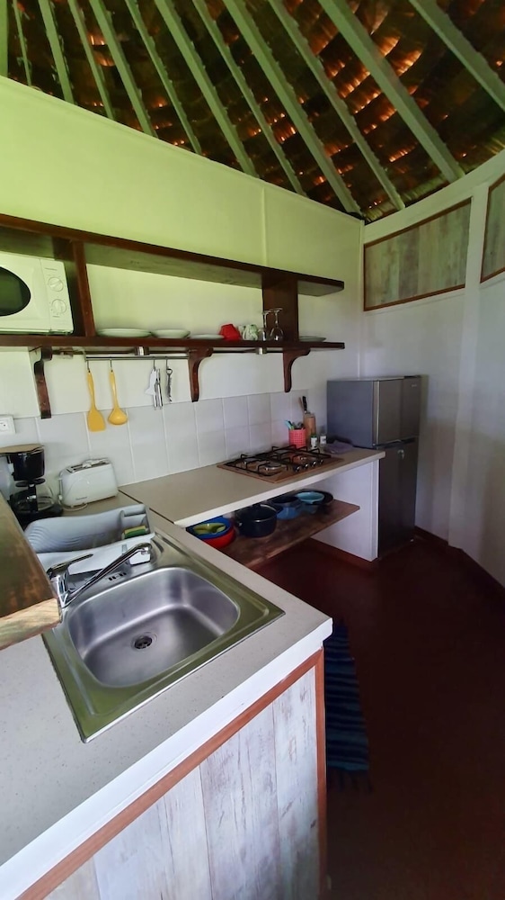 Linareva Moorea Beach Resort 10/50