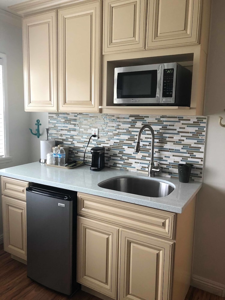 Seaside Laguna Inn & Suites 11/50