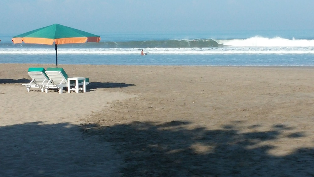 Puri Naga Beachfront Cottages 54/65