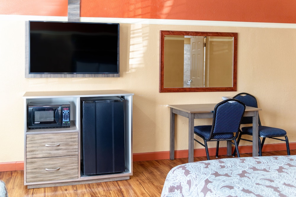 Geneva Motel 40/48