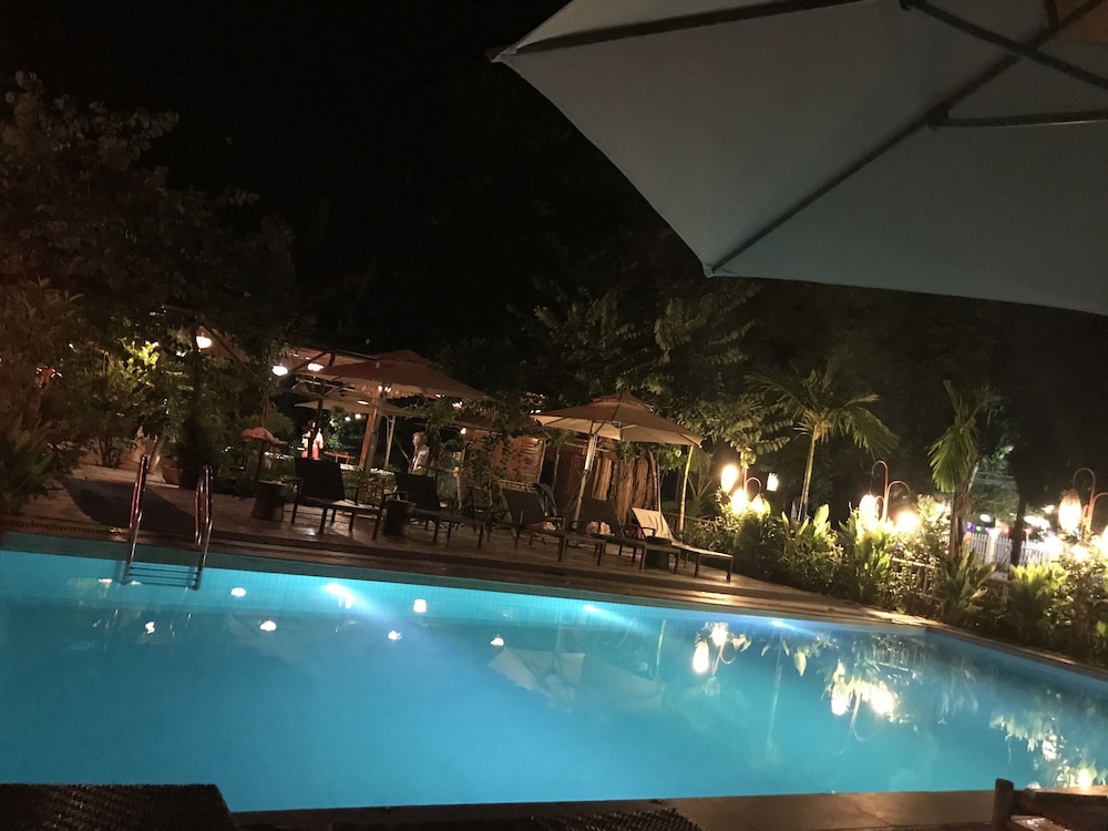Chez Loan Hotel 44/48