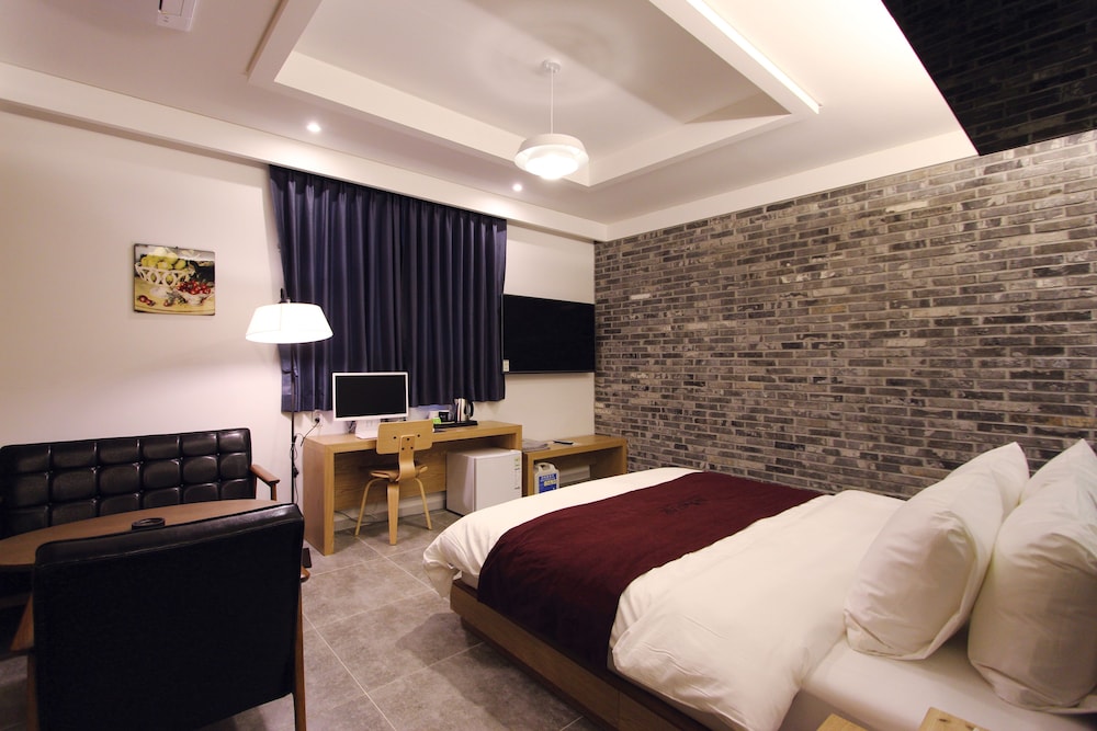 Brown-Dot Hotel Daegu Hyukshin Doshi 24/50
