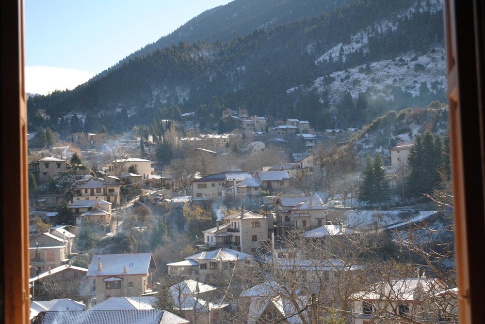 To Balcony Tis Agorianis 48/50