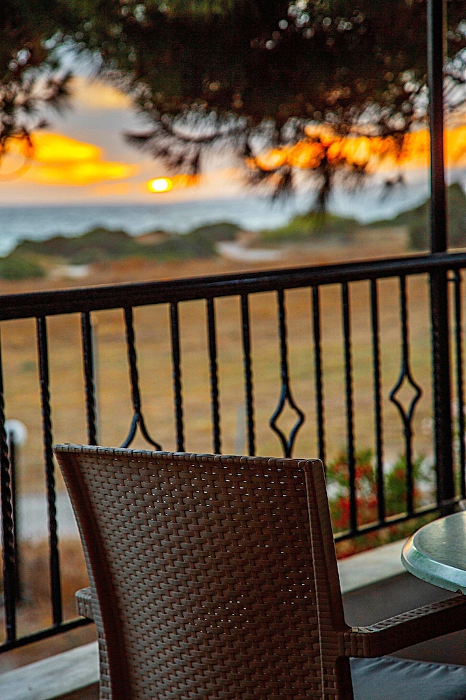 Romanos Beach Villas 33/49