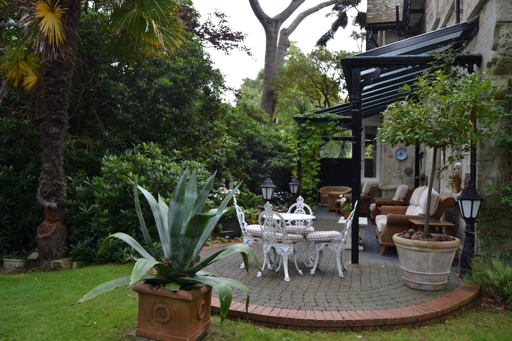 Rylstone Manor Hotel 45/50