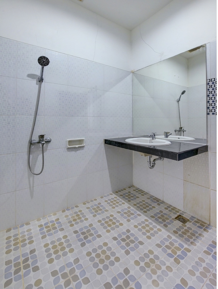 Hotel O near Tugu Simpang Haru formerly Zaara Guest House 24/24
