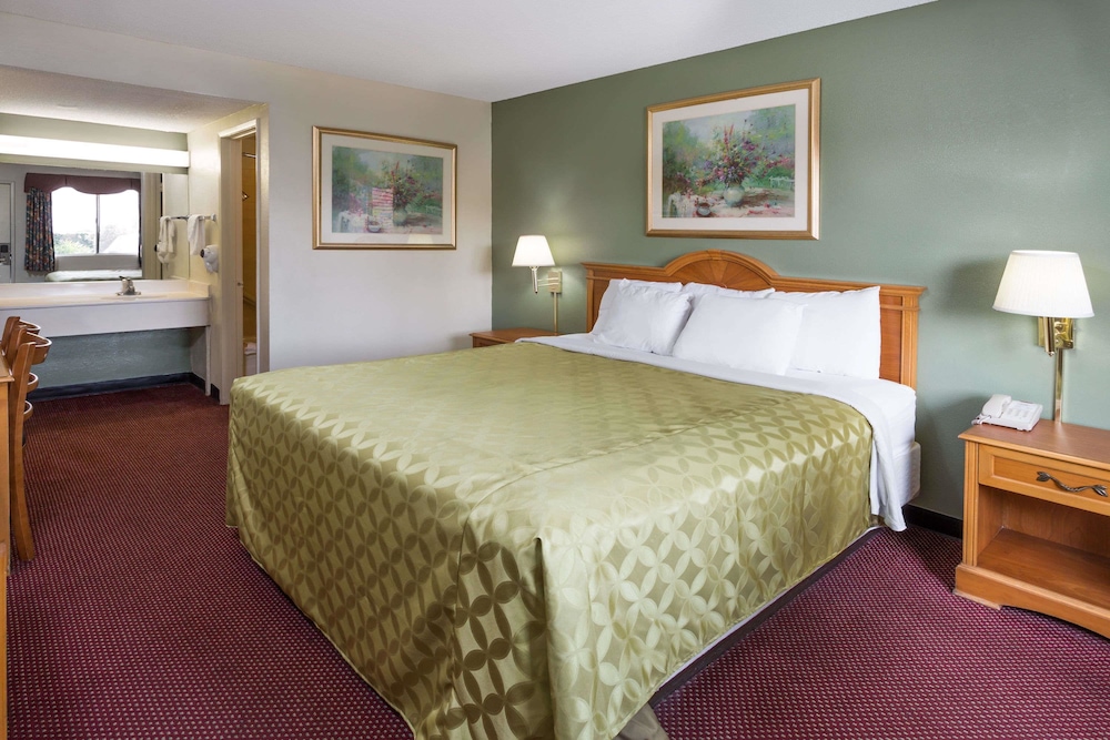 Days Inn by San Bernardino 10/18