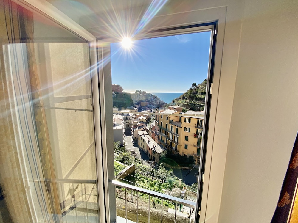 Giovanni Rooms Manarola 25/49