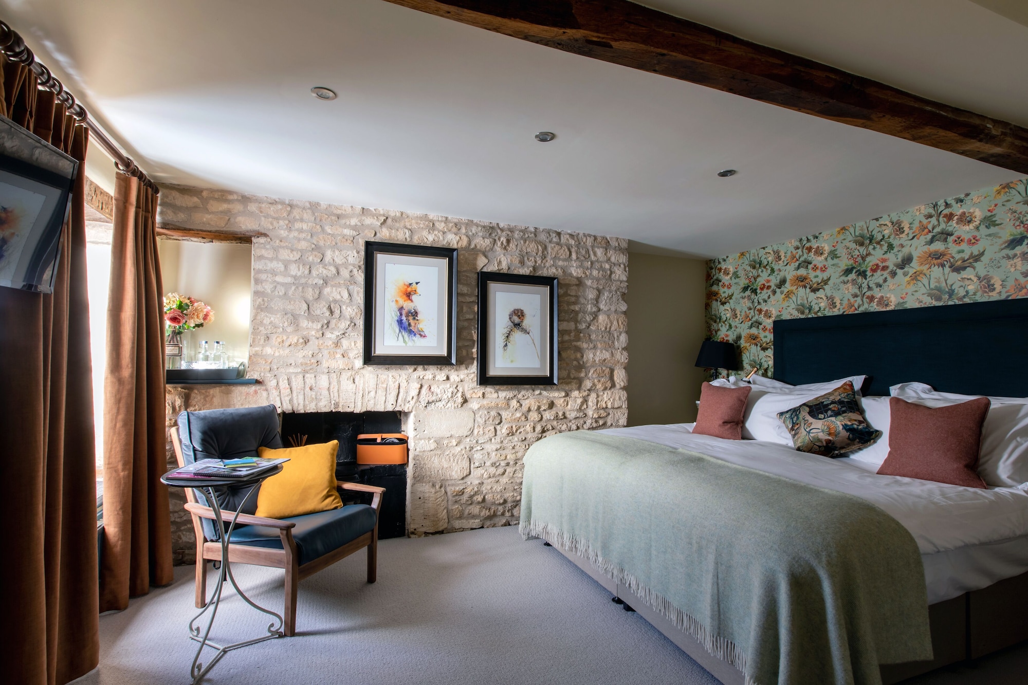DELUXE, DOUBLE BED