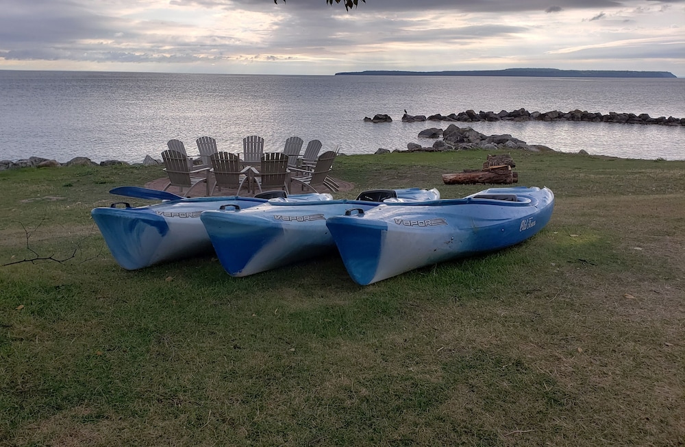 Baymont by Wyndham St. Ignace Lakefront 36/54