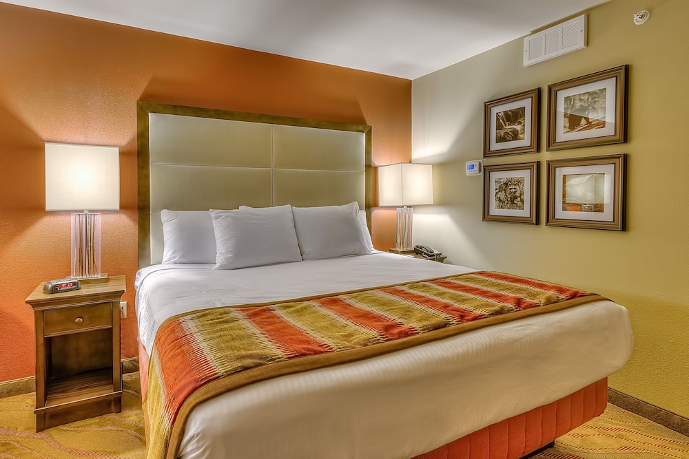 جناح بسرير كينج، La Quinta Inn Suites Pigeon Forge 4/10