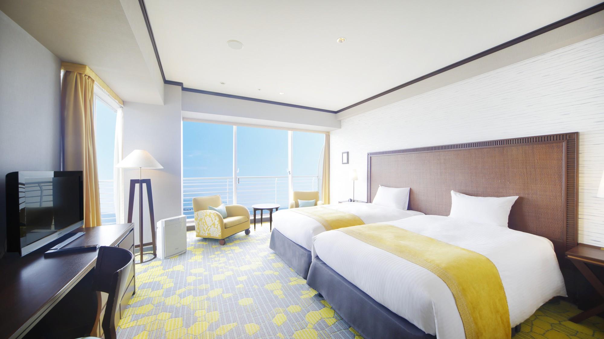 Twin Beds, Lake View, Deluxe Floor
