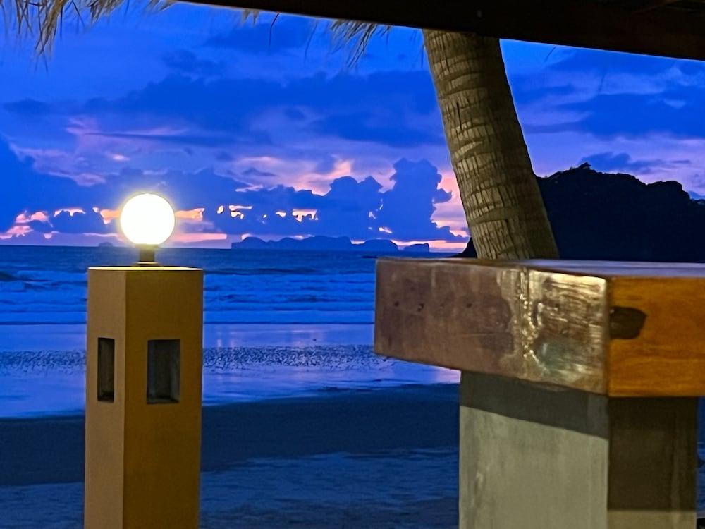Noble House Beach Resort 51/63