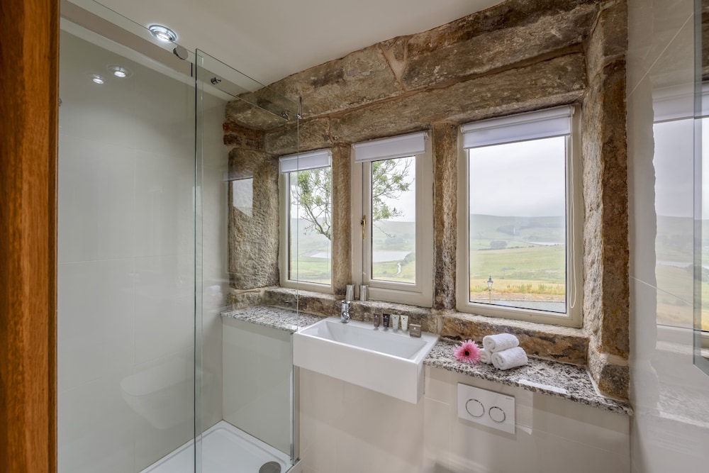 The Saddleworth Hotel 33/42