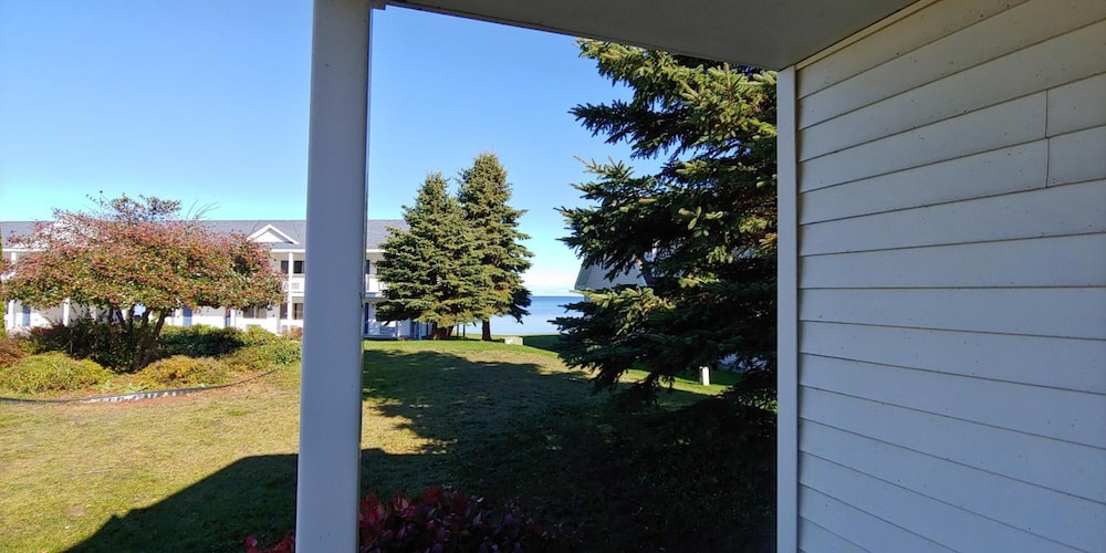 Sunrise Beach Motel 27/47