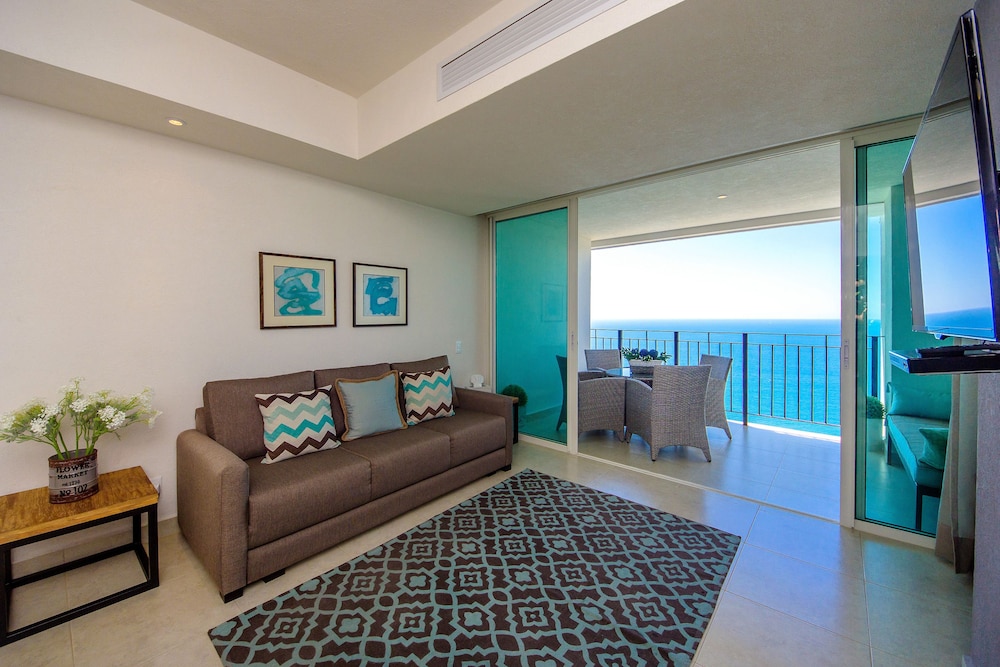 Grand Venetian Condominium 22/50