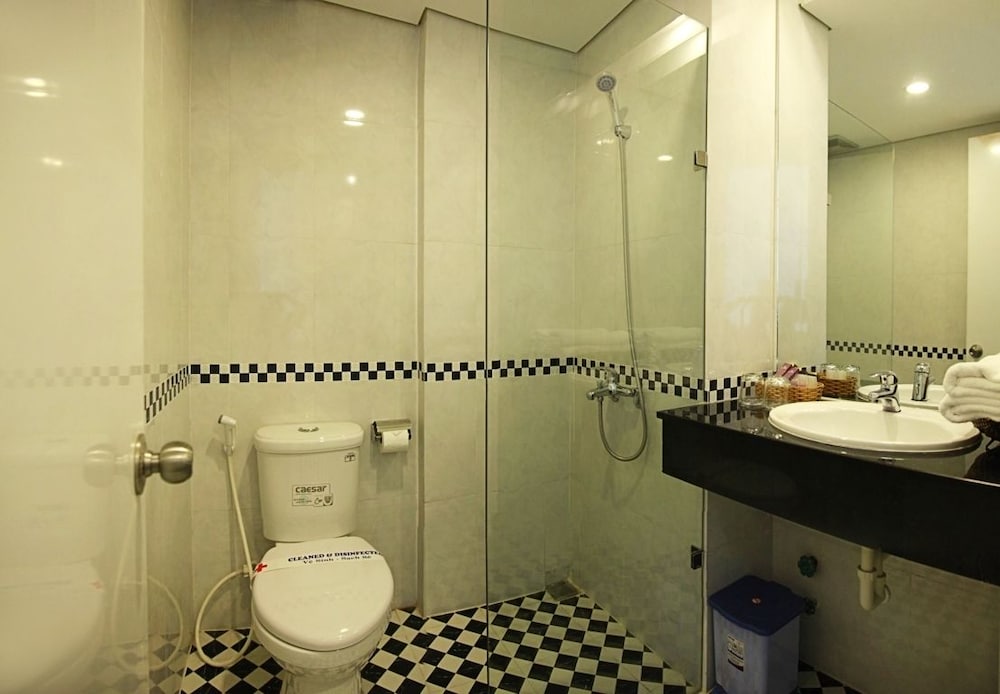 Rich Hotel 43/49