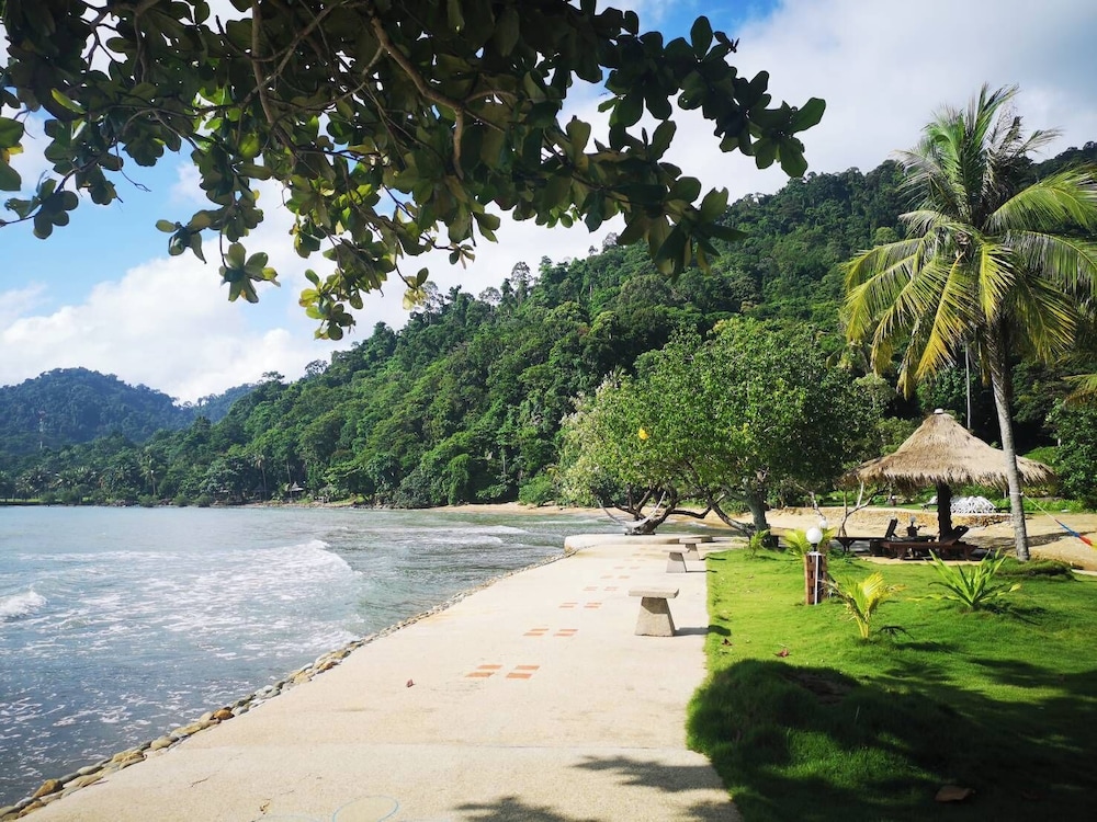 Bailan Beach Resort 70/78