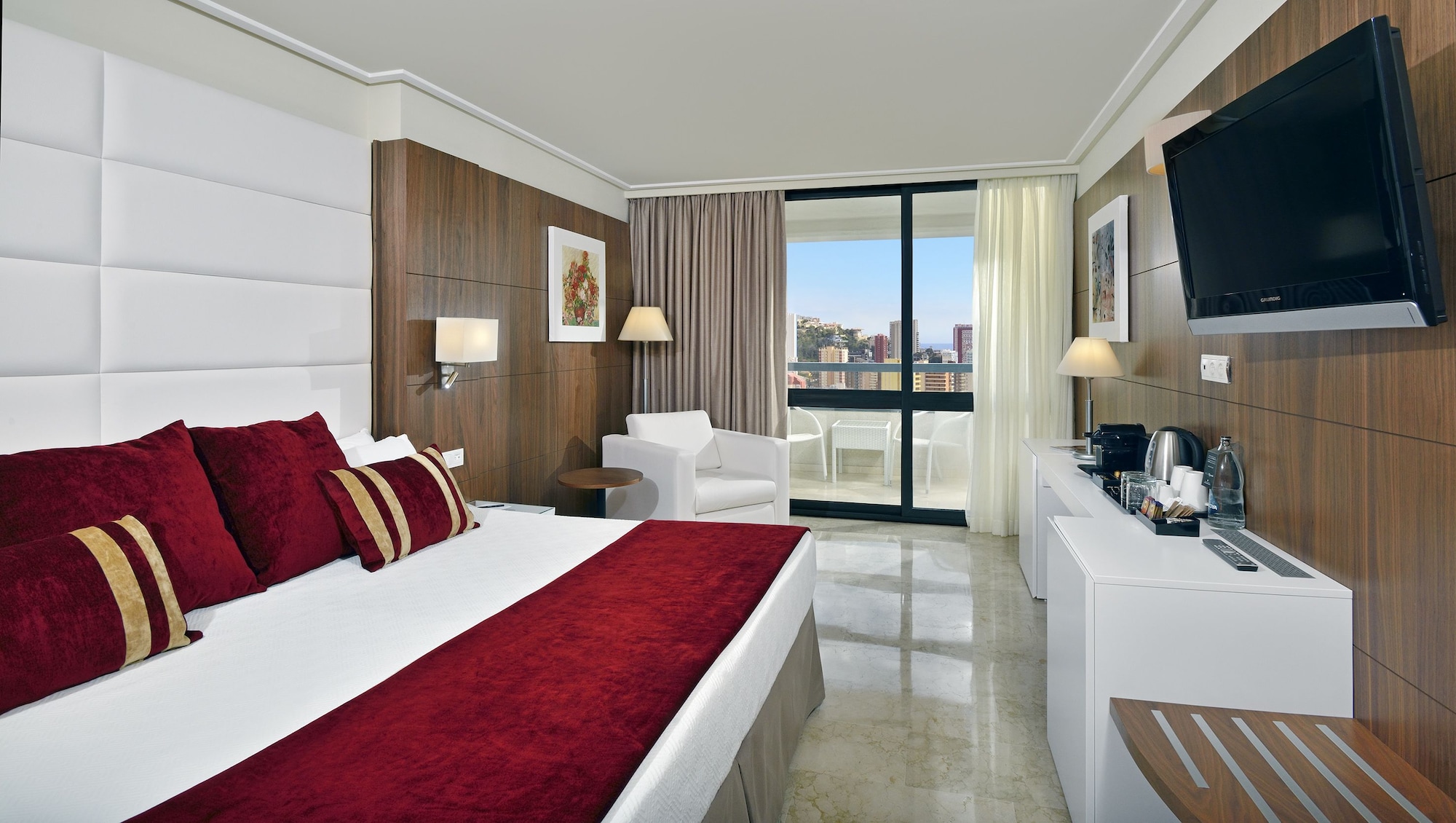The Level, Junior Suite, Queen Bed, Sofa