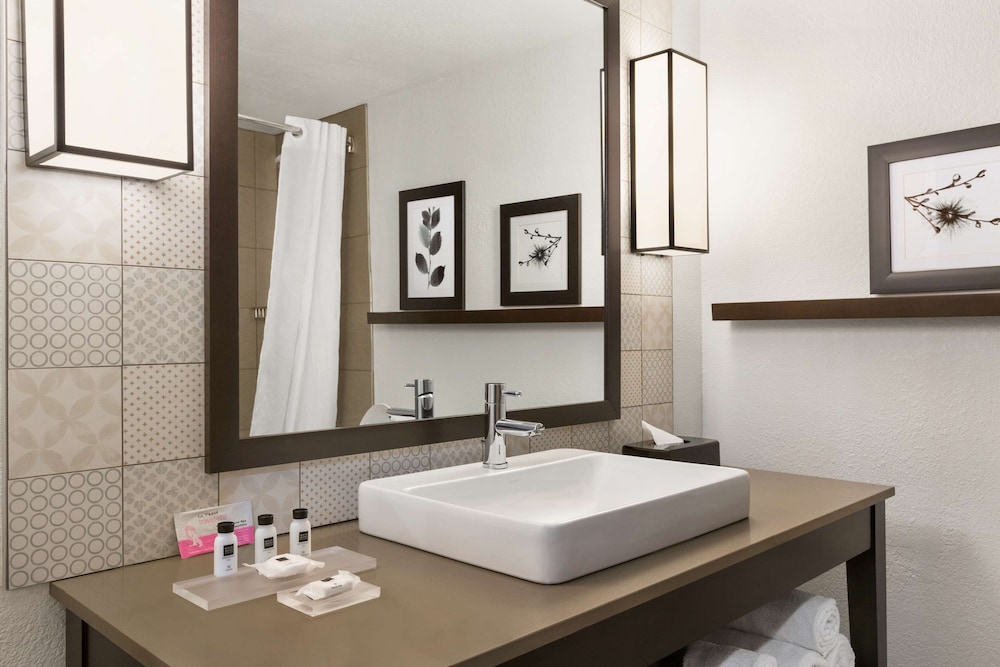 Country Inn and Suites By Radisson Atlanta Airport South GA 10/43