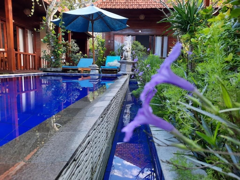 Wait Garden Cottage 40/50