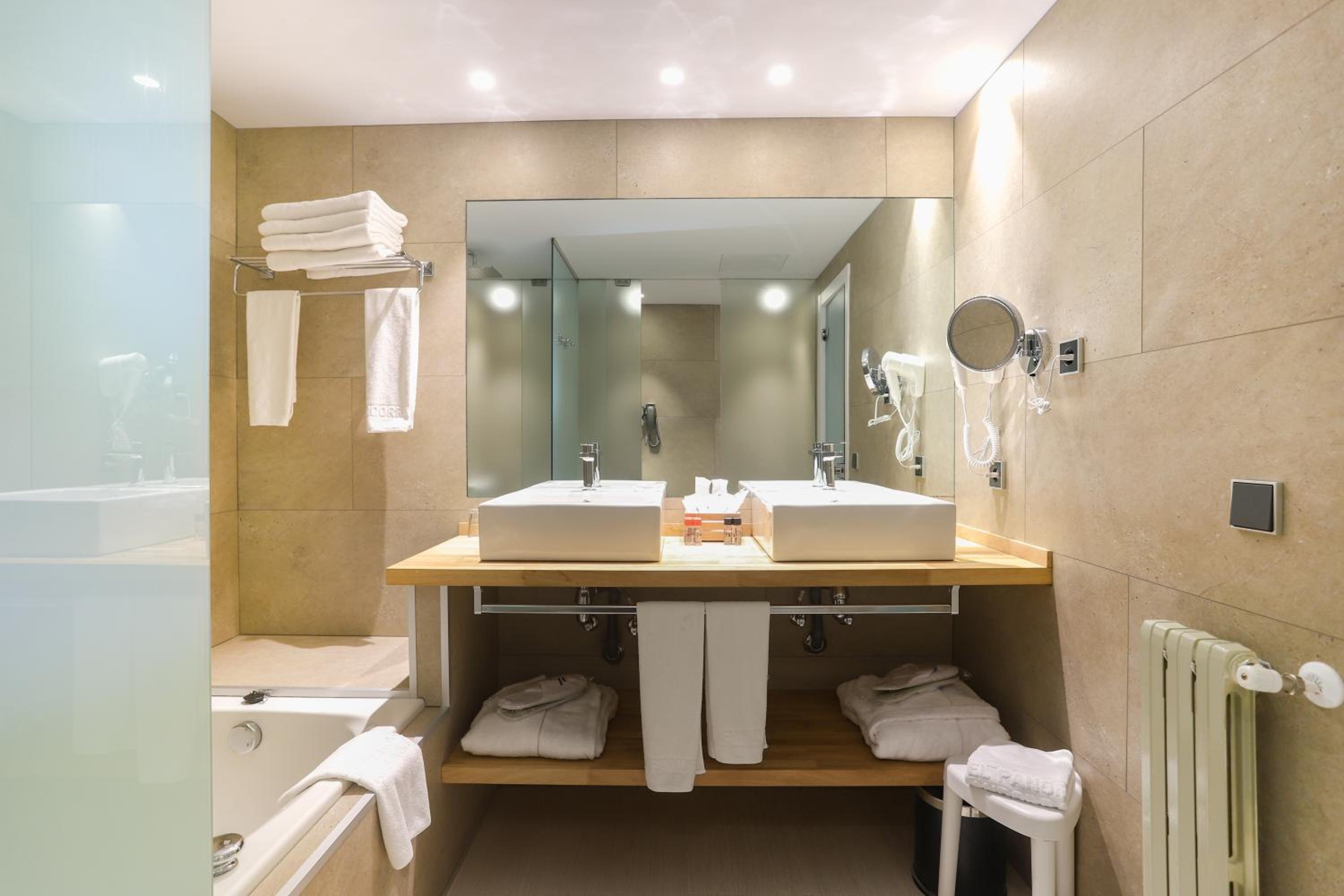 جناح جونيور بسرير كينج بإطلالة على الجبل بجاكوزي، Panorama Hotel 6/6