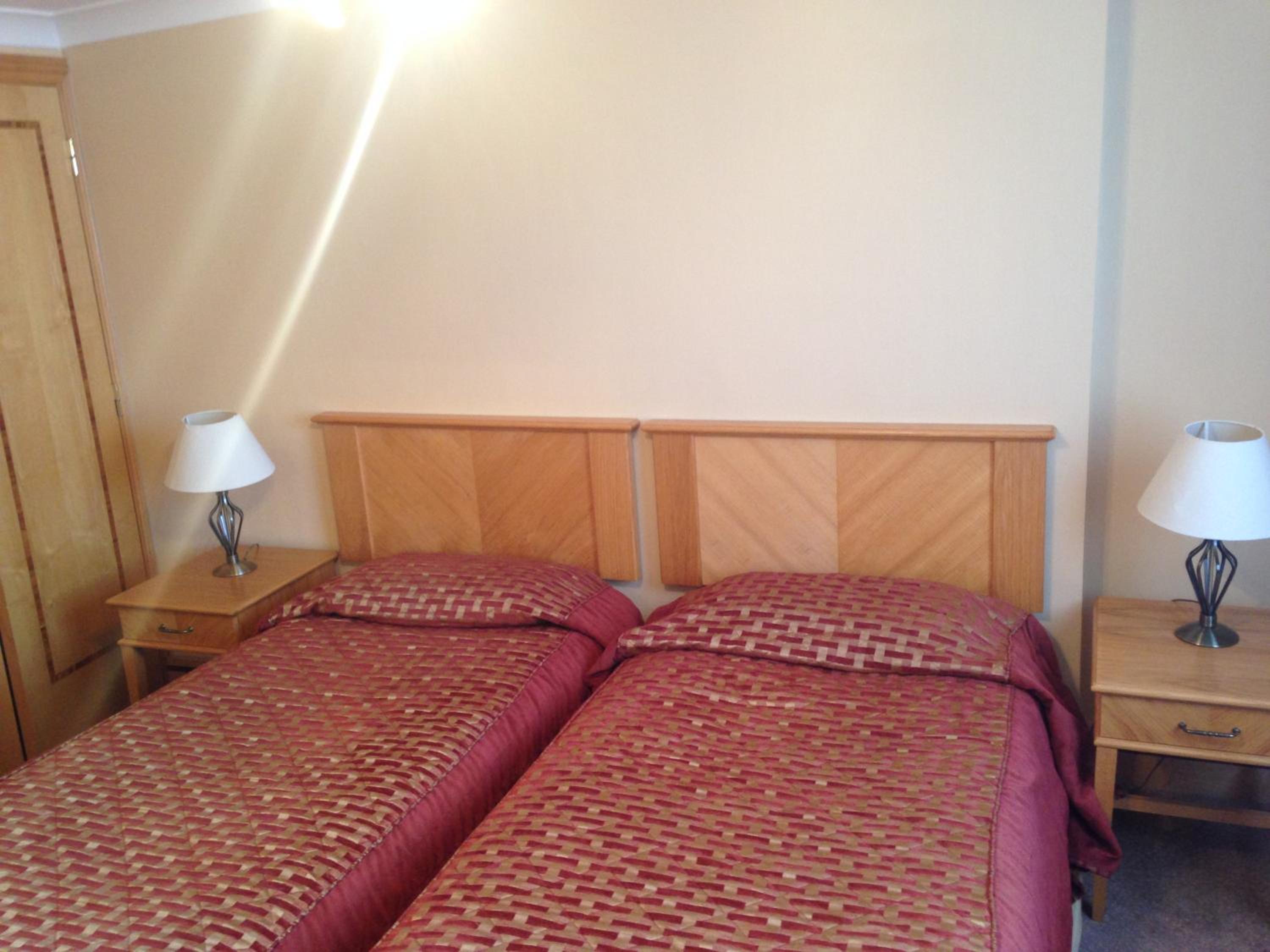 STANDARD TWIN (For 1 adults, 1 children and 0 infants)