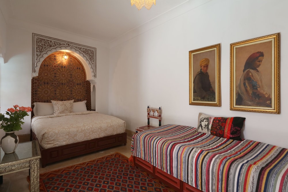 RIAD ZINEB 16/47