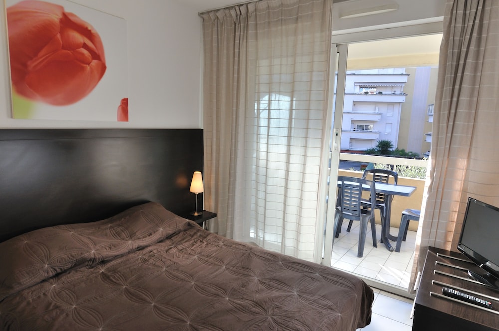 ResidHotel Cannes Festival 12/34