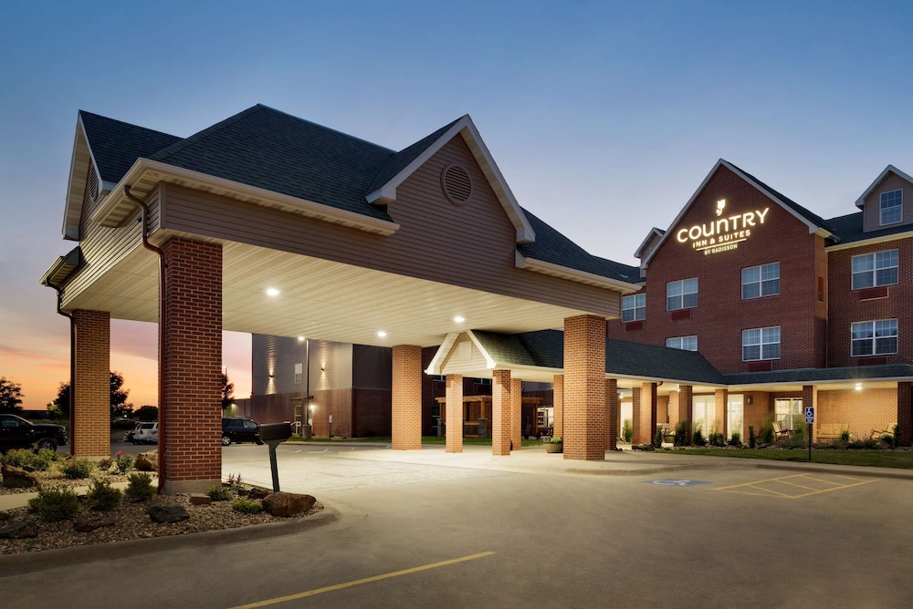 Country Inn and Suites by Radisson Coralville IA 1/26