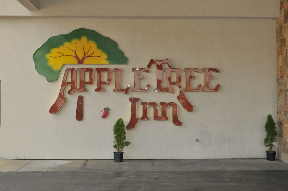 Apple Tree Inn and Suites 31/62