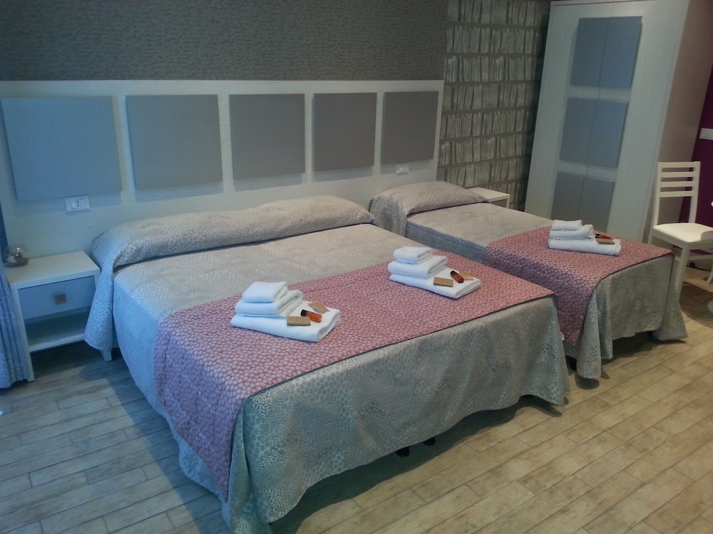 Five Rooms Rome 25/63