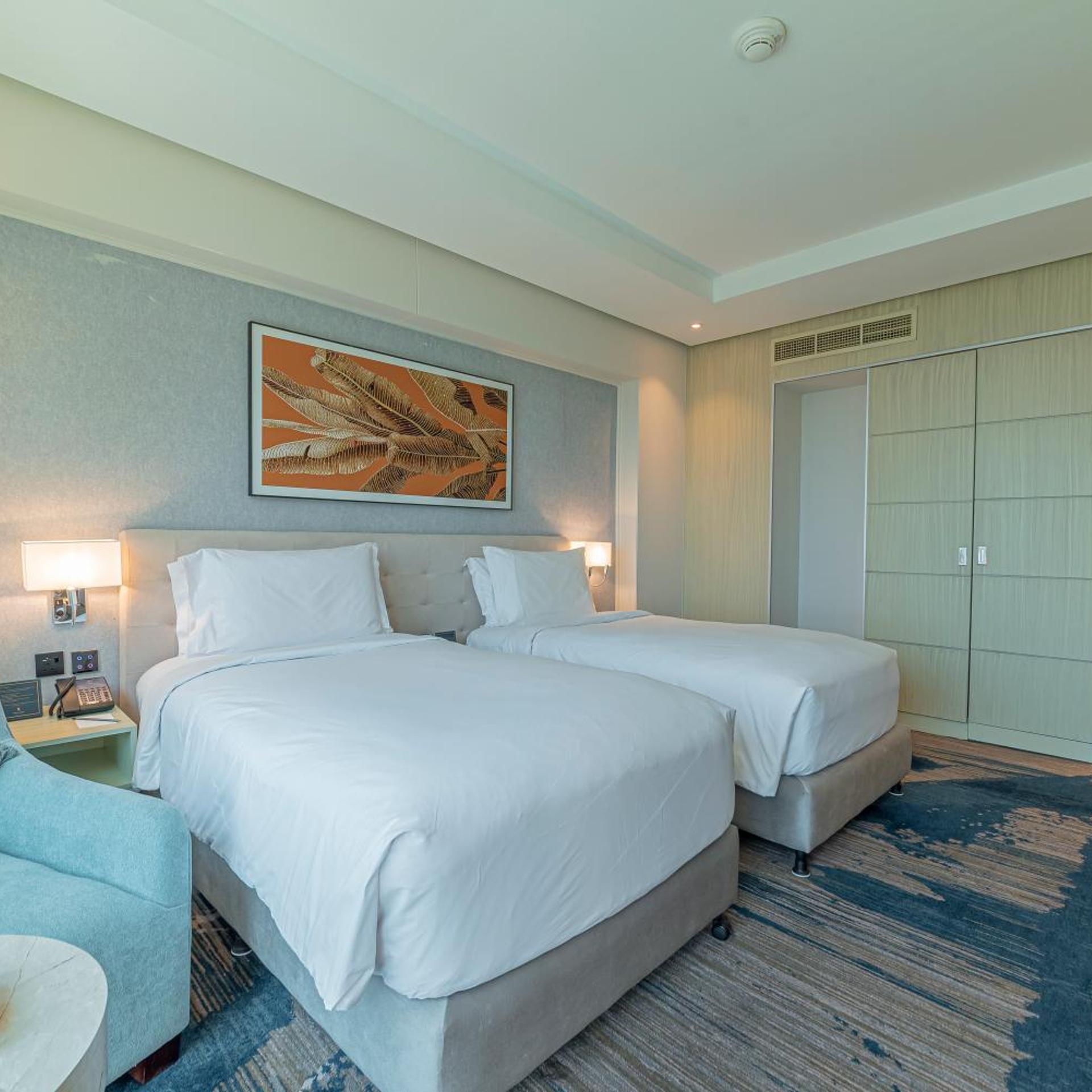 Deluxe, Twin Beds, City View, Corniche Tower