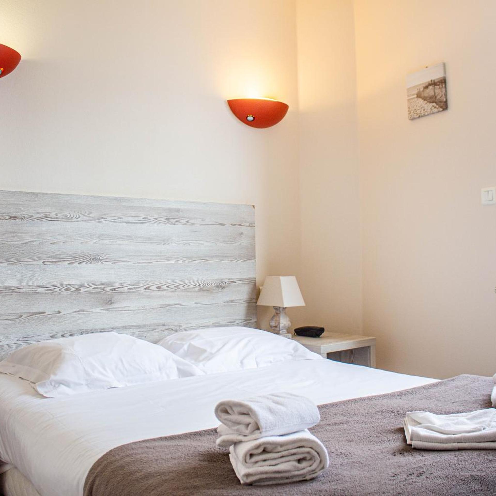 Classic, Double Bed, Bay View، Hotel Du Port Et Des Bains 7/9