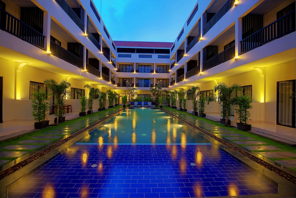 New Riverside Hotel 93/100