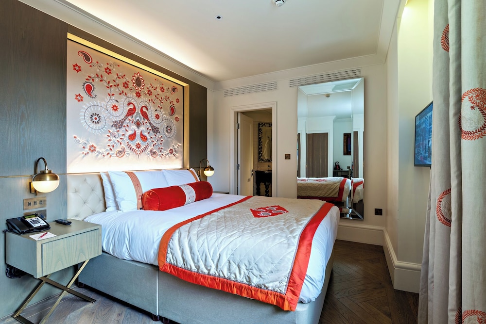 THE LALIT LONDON 28/72