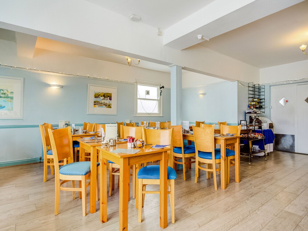 Oyo Godolphin Arms Hotel 61/67