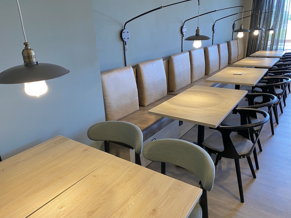 restaurant cafeteria