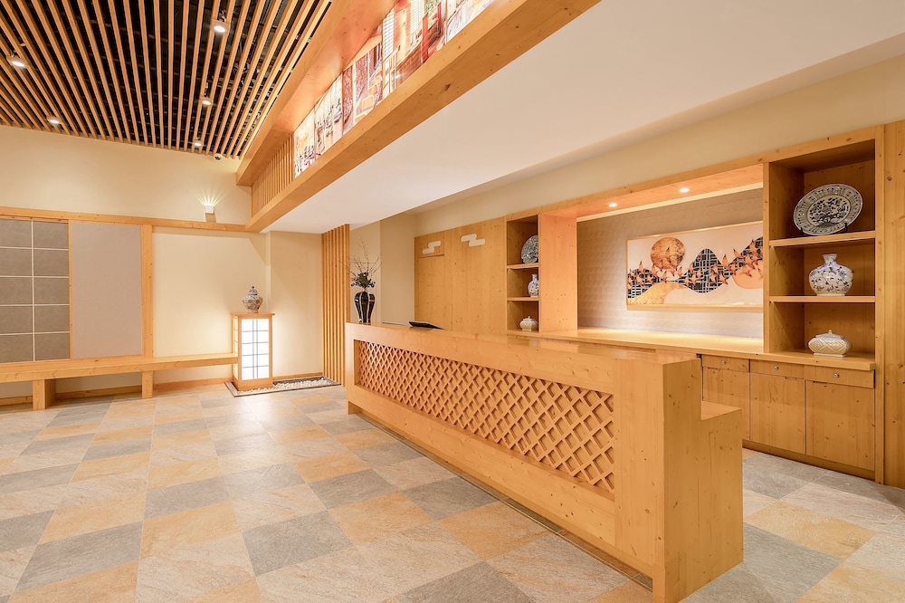 Chateau Star River Shaanxi 8/61