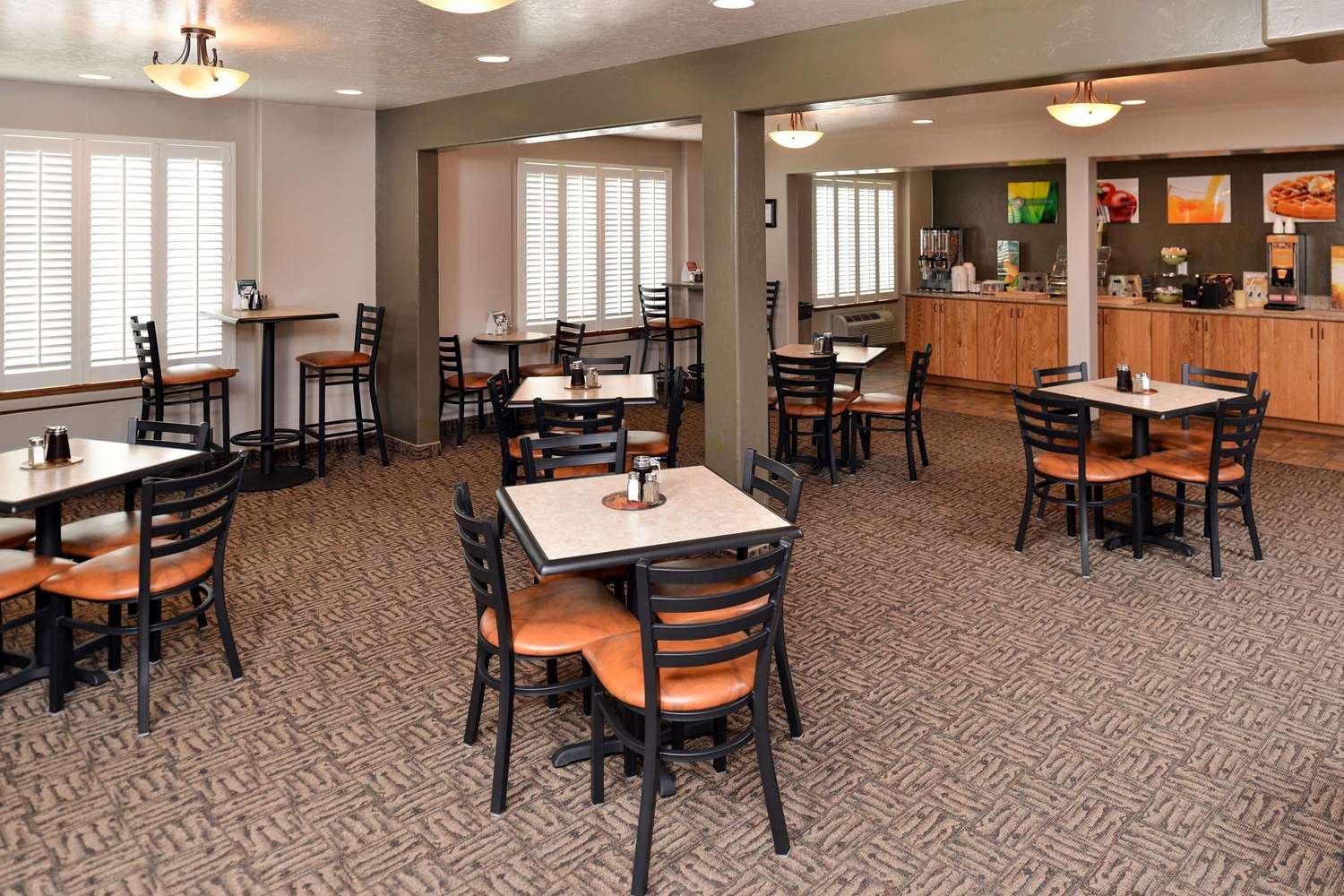 Quality Inn Vernal Near Dinosaur National Monument 29/43