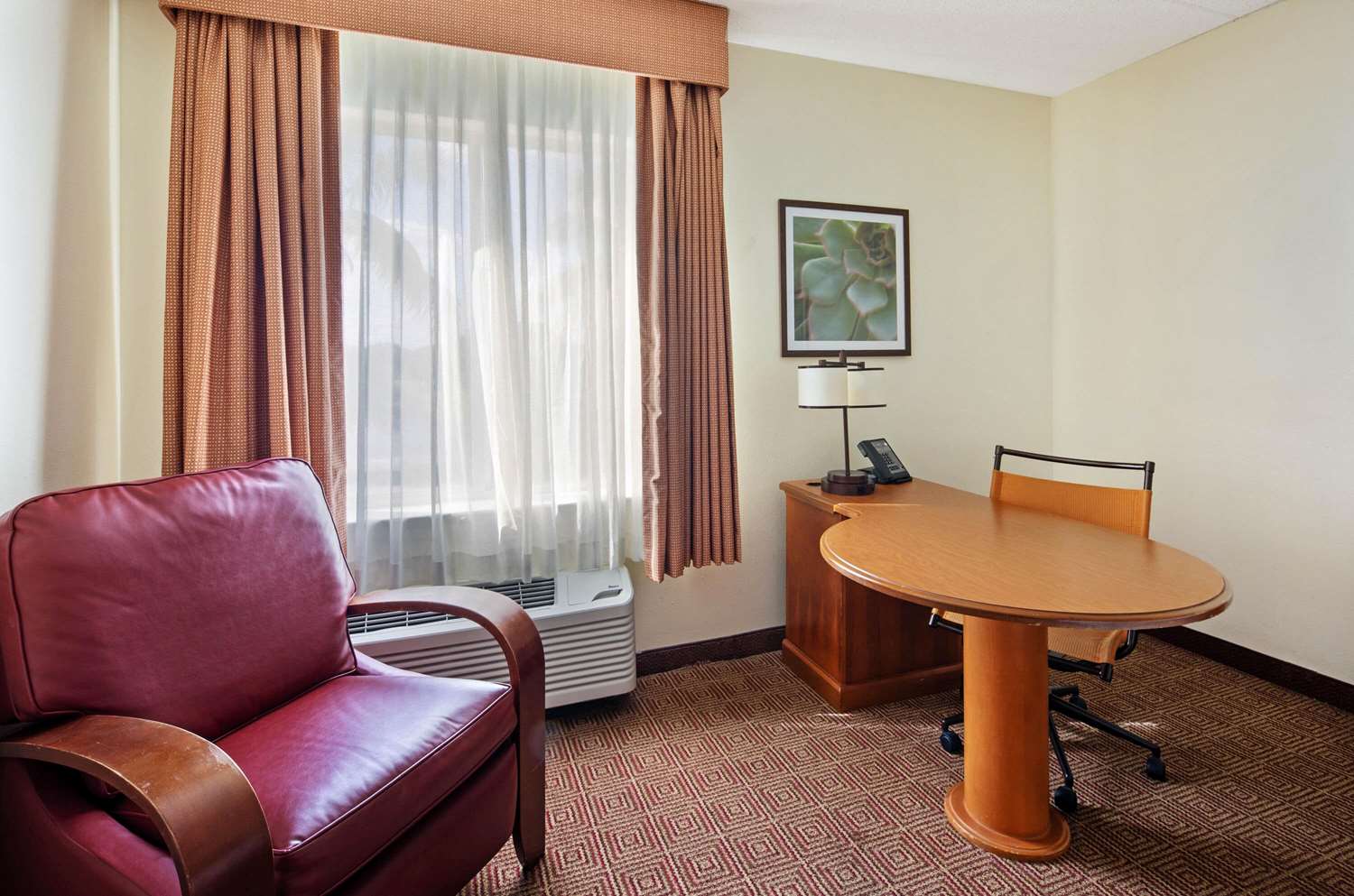 La Quinta Inn & Suites by Wyndham Sawgrass 39/55