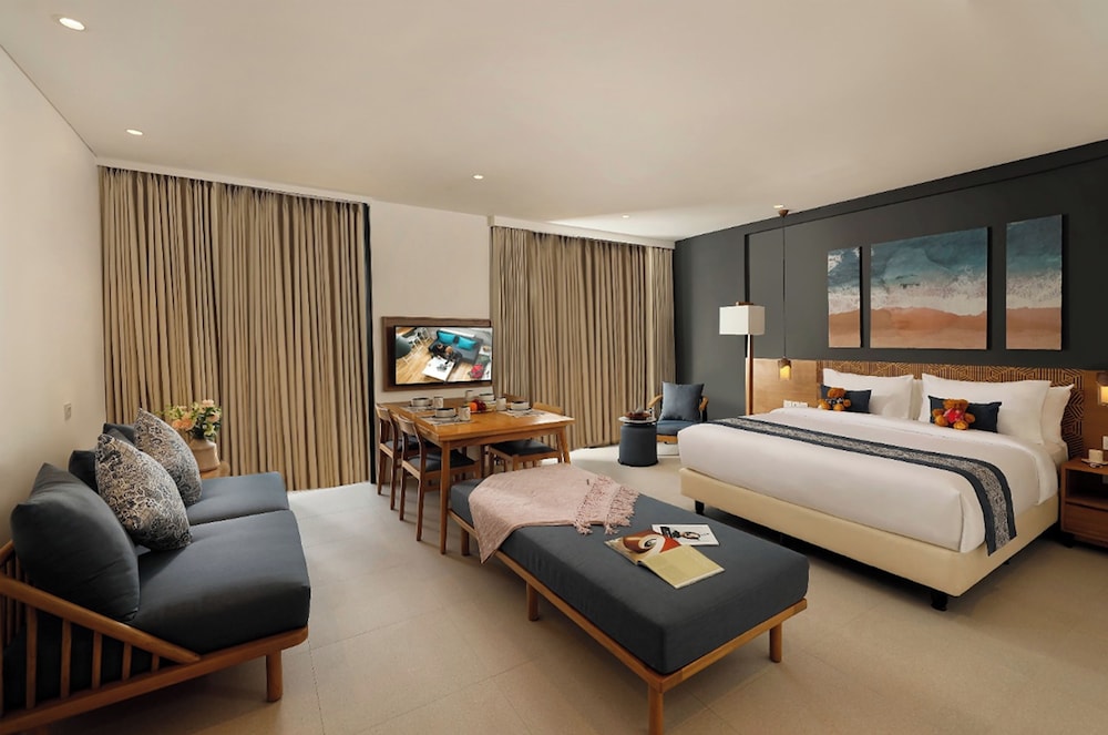 DELUXE SUITE